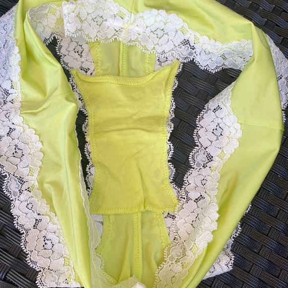 3 pairs brand new underwear Tinkerbell print and lime green colour size medium - Picture 3 of 9